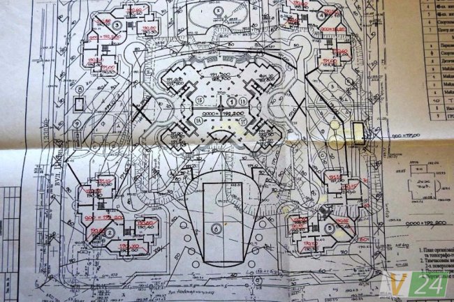 Проект житлового комплексу. В центрі – 112-квартирна «бабочка», по кутках – 48-квартирні будинки, внизу – спорткомплекс