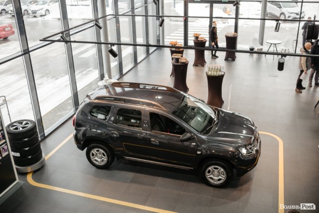 Під Луцьком відкрили найбільший на заході України Renault Store*