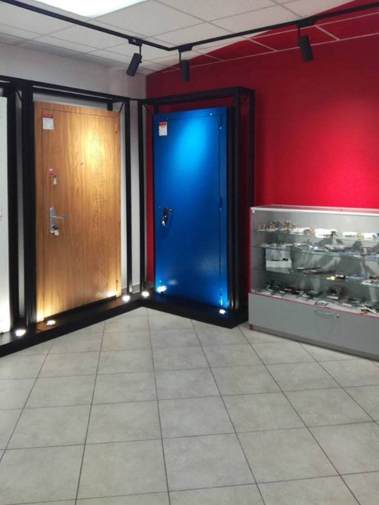 Надійні вхідні двері – у новому фірмовому магазині «Сталь-М» в Луцьку*