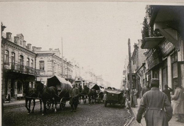 Луцьк часів війни. Hauptstrasse (вулиця Лесі Українки). Фото з Фотоархіву Австрійської національної бібліотеки