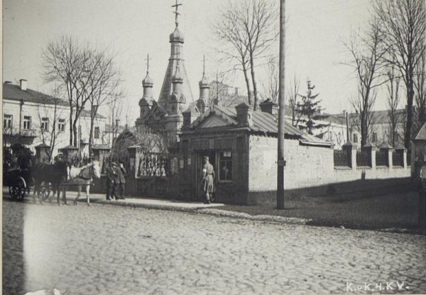 Луцьк часів війни. Hauptstrasse (вулиця Лесі Українки), каплиця Іверської богоматері. Фото з Фотоархіву Австрійської національної бібліотеки