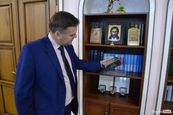 Бруківку з Інститутської вручали на народному віче, - каже Петро Шпига