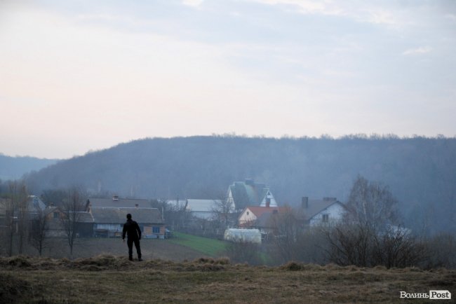 Село Підгайцівської громади окутане димом від спалювання сміття та сухої рослинності