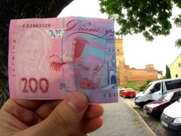 «Такой бриллиант – в таком навозе», або Що думають туристи про сусідство Луцького замку з Центральним ринком