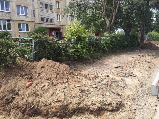 Розритий двір на вулиці Бенделіані