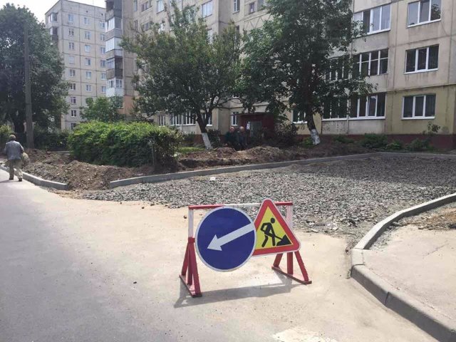 Розритий двір на вулиці Бенделіані