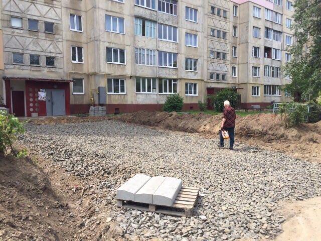 Розритий двір на вулиці Бенделіані