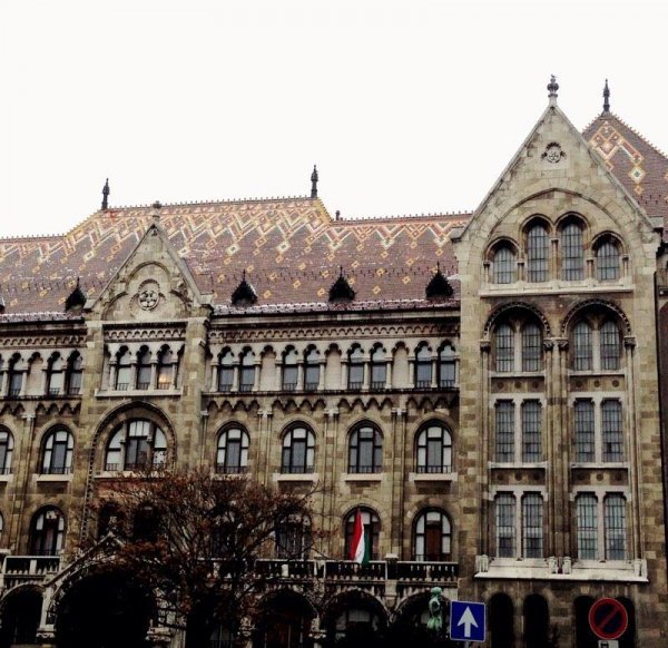 «Нотатки мандрівниці» Олени Кравчук: оргазм в Будапешті, вуличні смаколики та термальні води