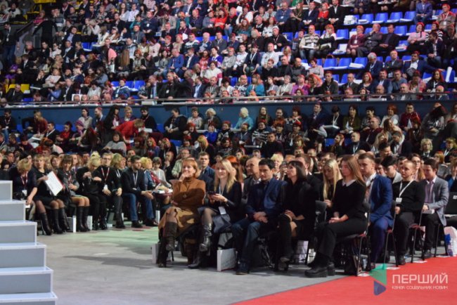 «Україноботи» проти «зрадофілів», або Як волиняни їздили на форум до Порошенка. РЕПОРТАЖ