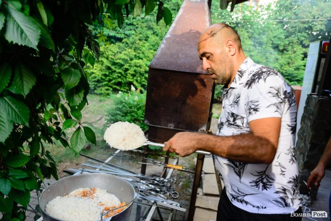 Смачна їжа у неймовірному місці: у Луцьку відкрили екокафе вірменської кухні* 