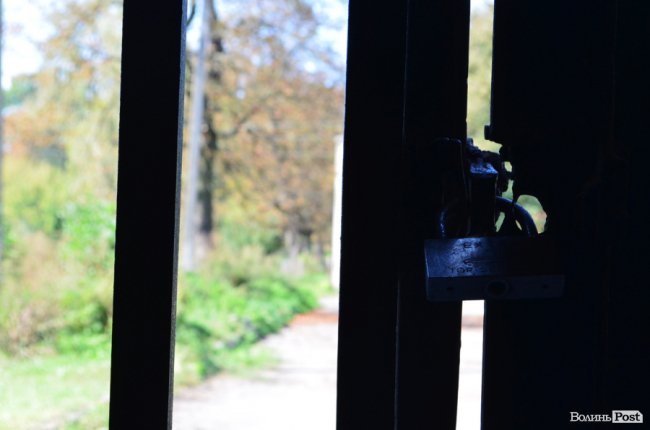 Колинші головні ворота замку - на замку