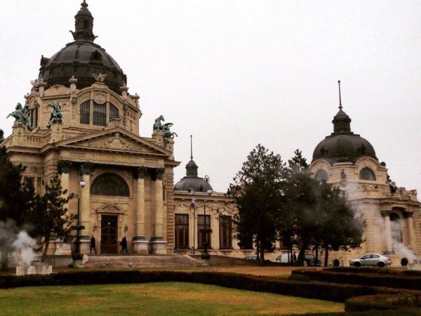 «Нотатки мандрівниці» Олени Кравчук: оргазм в Будапешті, вуличні смаколики та термальні води