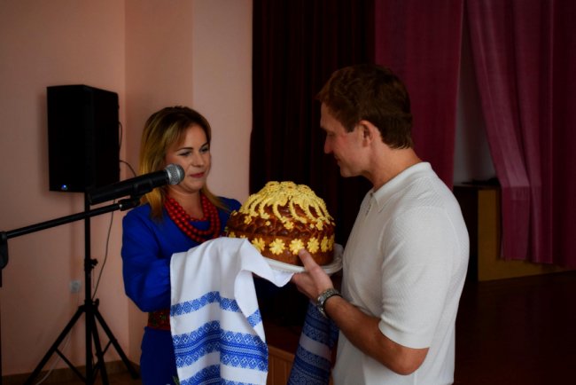 «Просимо Бога для вас здоров’я і щоб ви лишилися нашим депутатом», - волиняни до Степана Івахіва*