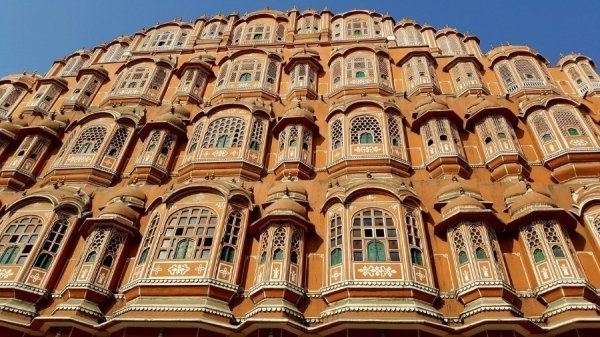 «Нотатки мандрівника» Христини Губської: несвященні корови, багато грошей та еротика