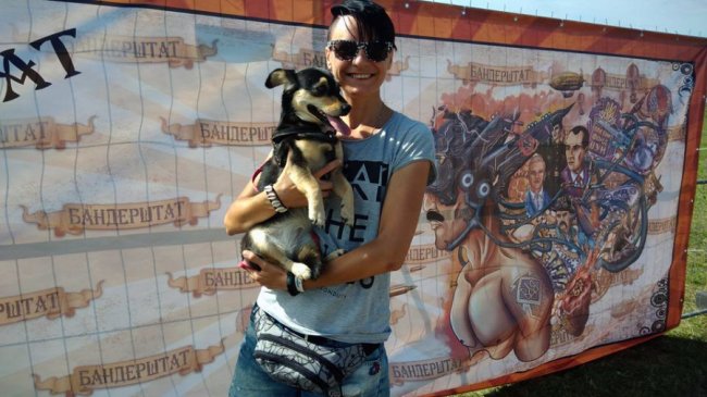 Олена і Плюша