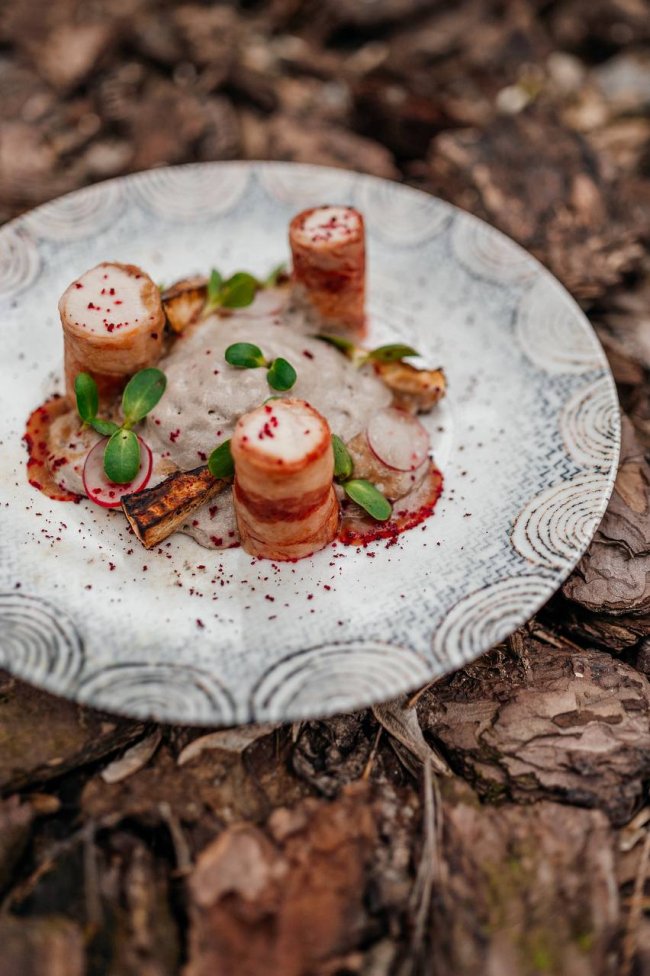 Таємний дворик у центрі Луцька: ресторація «Дім 48» відкрила літню терасу*