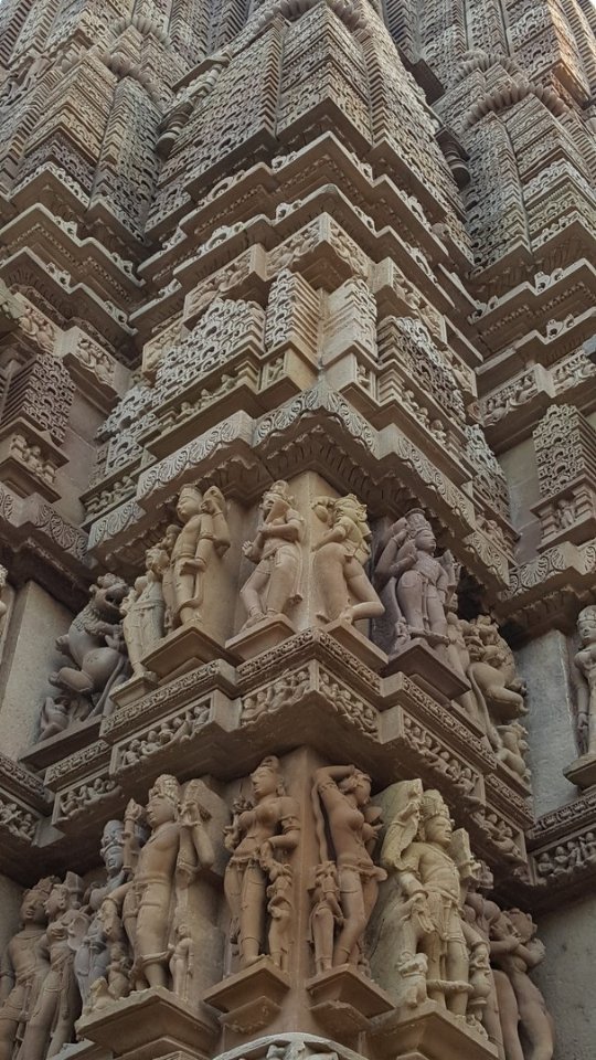 «Нотатки мандрівника» Христини Губської: несвященні корови, багато грошей та еротика