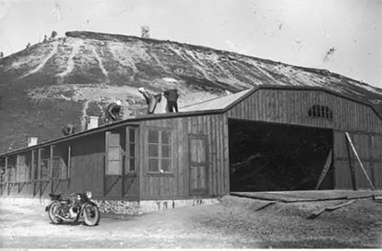 Будівництво ангару