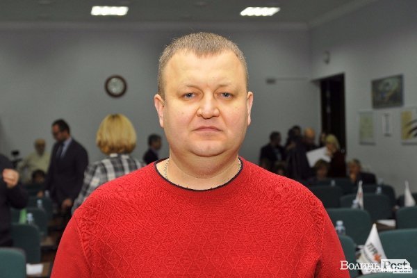 Безпека чи страх перед людьми: що депутати кажуть про пропускний режим у мерії Луцька