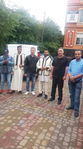 Отримують продукти поштою і не купують парфуми: тонкощі життя луцьких мусульман