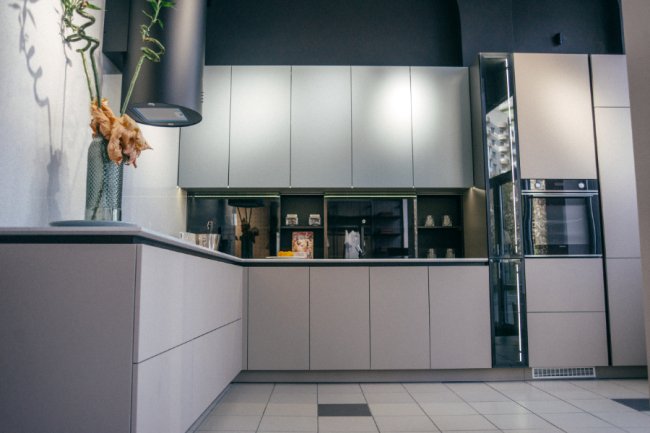 Кухні та офісні меблі у Луцьку: на що звертати увагу, щоб не пошкодувати