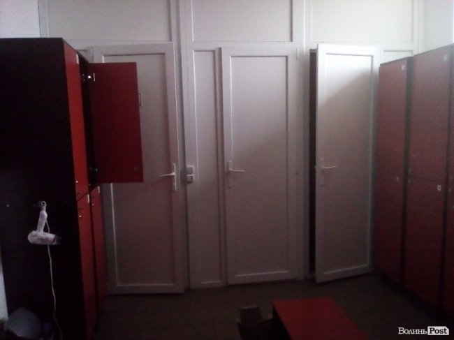 «ІнспекторGym». «Спорт Лайн»: діряві килимки та хліб на підвіконні