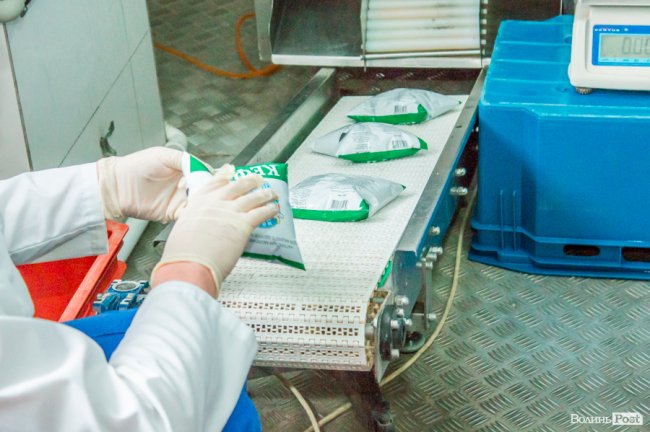 Без домішок і рослинних жирів: як на Волині виготовляють «молочку». ФОТО