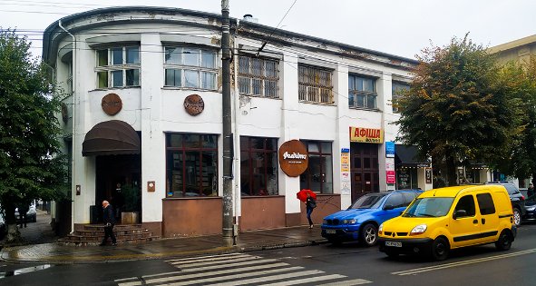 Розповіли, хто із відомих нині осіб долучився до купівлі майна луцької громади