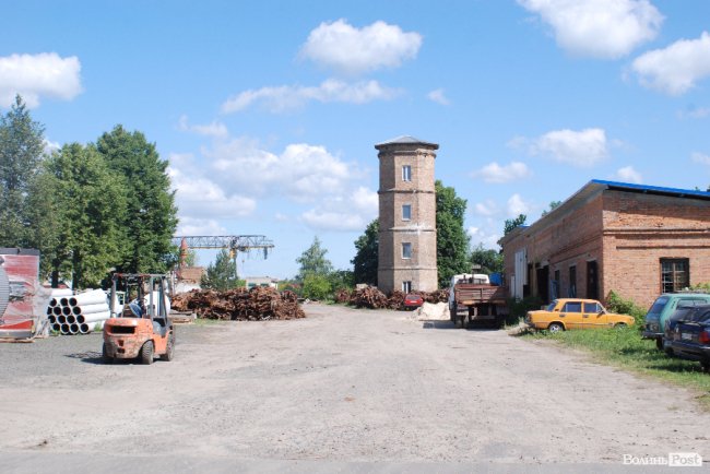 Ляшко на Волині нагороджував медиків, обробляв дерево та зустрівся з митрополитом Михаїлом