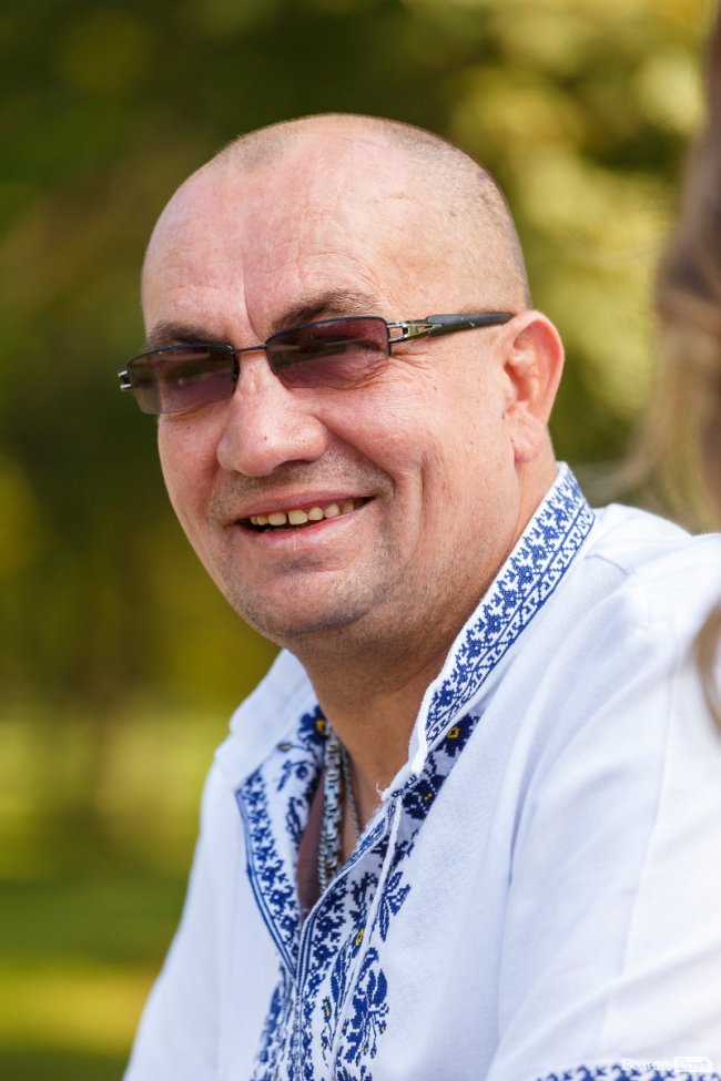 Посмішка від згадки про юність сина