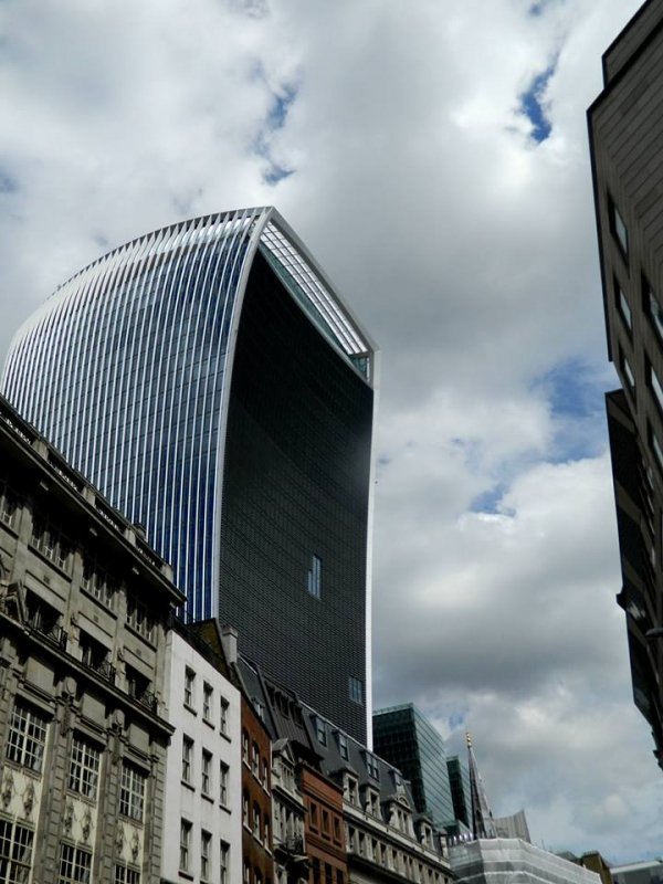 «Нотатки мандрівника» Олександра Лазуки: англійський гумор, закриті люди та стресовий графік