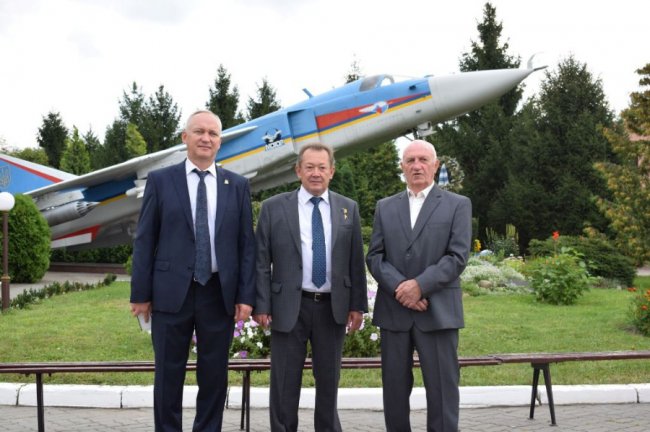 Директори заводу. Зліва направо: Володимир Маракулін, Микола Матрунчик, Володимир Конопленко