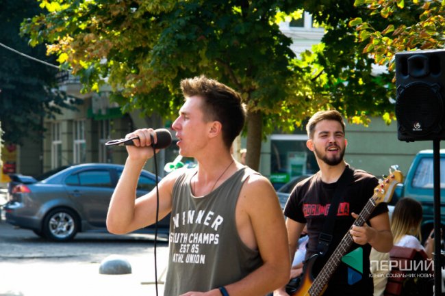 Луцьк і вуличні музиканти: як у місті юні таланти заробляють на мрію 