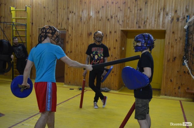Прихильники доблесті і сталевих мечів: як тренуються і чим «живуть» луцькі лицарі