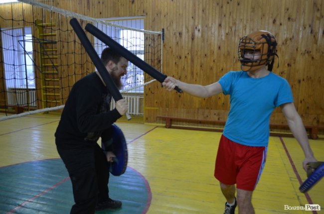 Прихильники доблесті і сталевих мечів: як тренуються і чим «живуть» луцькі лицарі