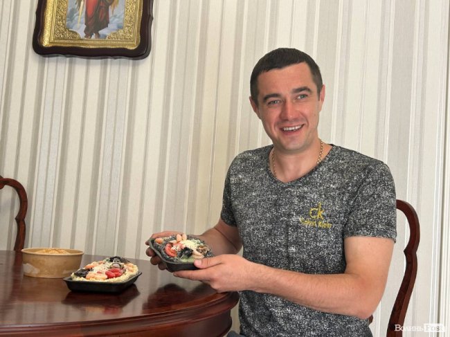 Співзасновник бренду – перед обідом у своєму офісі