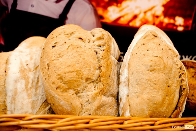 Крафтовий, хрусткий, корисний: у «Галі Балуваній» тепер продають хліб місцевого виробника*