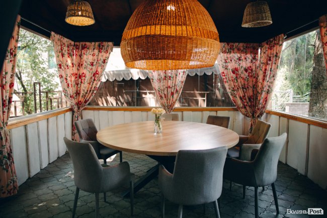 Таємний дворик у центрі Луцька: ресторація «Дім 48» відкрила літню терасу*