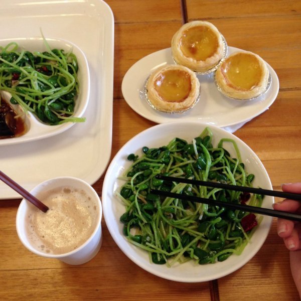 «Нотатки мандрівниці» Христини Лесюк: китайські підробки,  побиті діти та «3 пісюни»