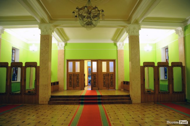 За лаштунками театру ляльок у Луцьку