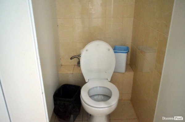 Студентський ревізор: грибок, вікінги і контрасти у гуртожитку №2