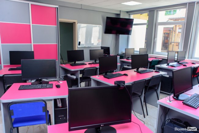 Навчання із окулярами VR, без книжок і «домашки»: екскурсія першою у Луцьку приватною школою IT STEP School*