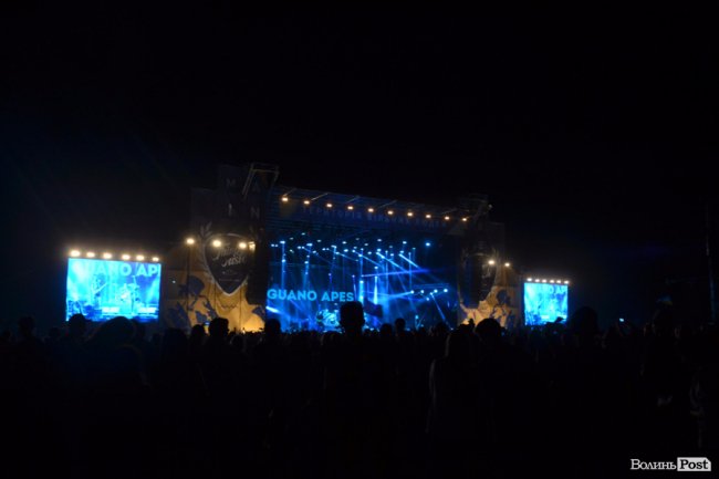 Голова сцена під час виступу Guano Apes