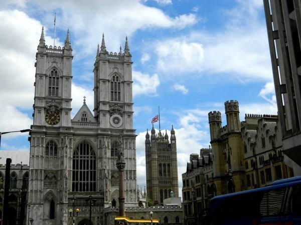 «Нотатки мандрівника» Олександра Лазуки: англійський гумор, закриті люди та стресовий графік