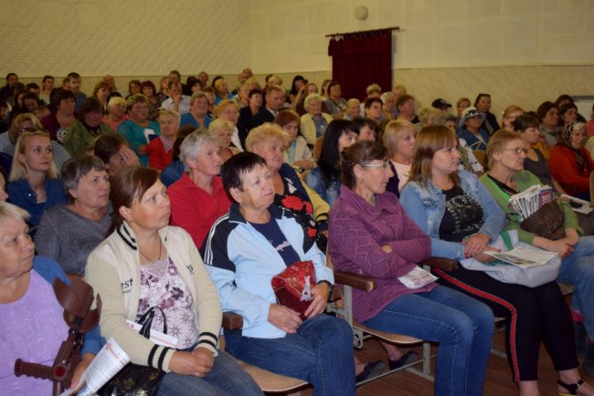 «Просимо Бога для вас здоров’я і щоб ви лишилися нашим депутатом», - волиняни до Степана Івахіва*