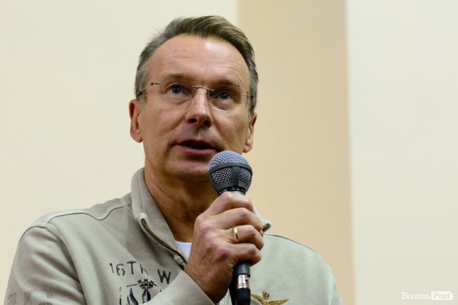 Коли слово – горобець, або Чому відомий шоумен і дипломат Чекалкін не радить підтримувати пре(Зе)дента