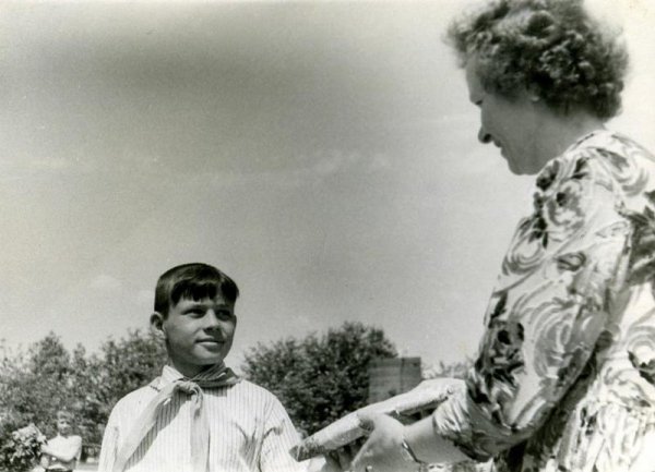 Подарунок піонеру за зібраний металобрухт. 1965 рік.