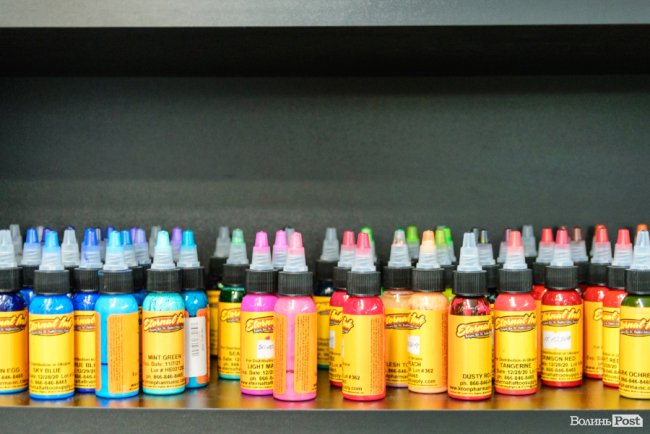 Це не та професія, де можна гребти гроші лопатою: тату-майстер з Луцька – про тонкощі роботи на тілах