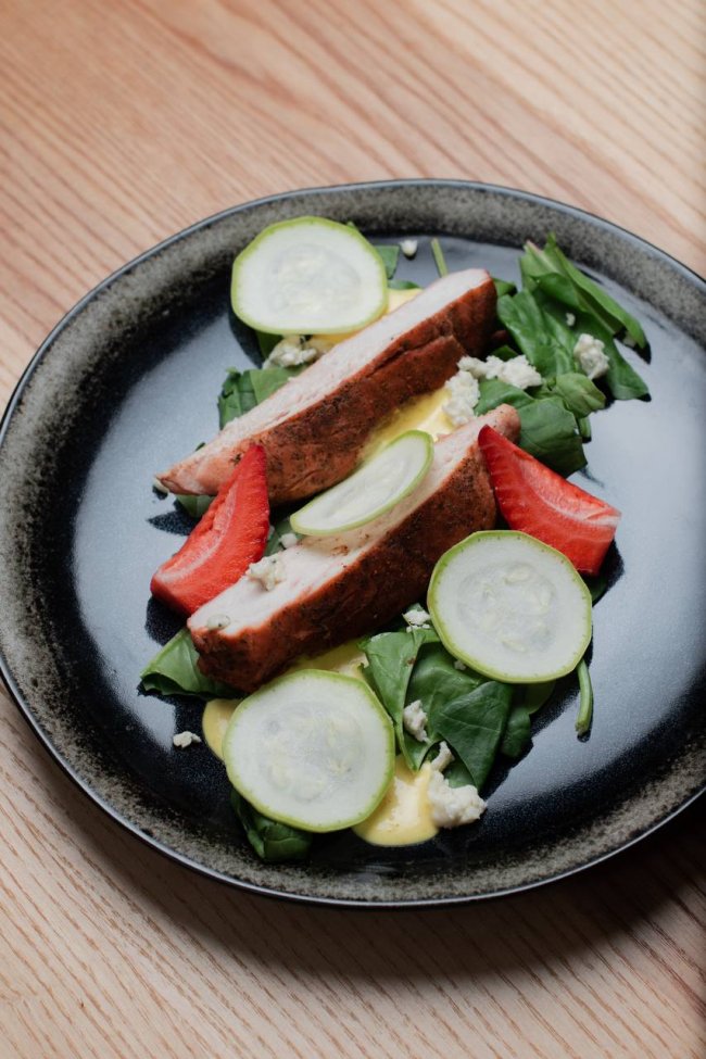 Таємний дворик у центрі Луцька: ресторація «Дім 48» відкрила літню терасу*