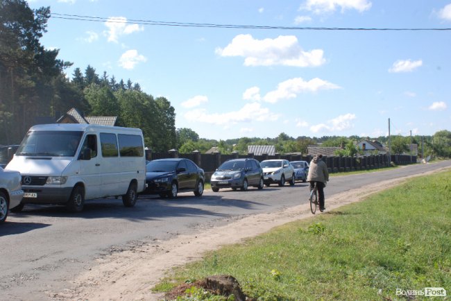 Ляшко на Волині нагороджував медиків, обробляв дерево та зустрівся з митрополитом Михаїлом